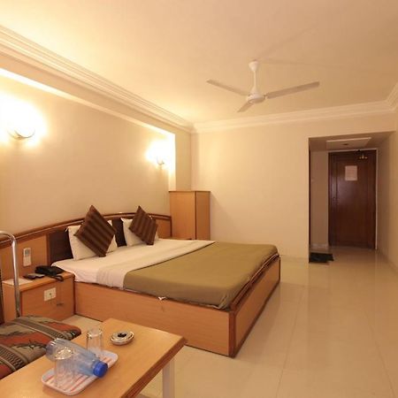 Hotel Prudent Vadodara Exterior photo