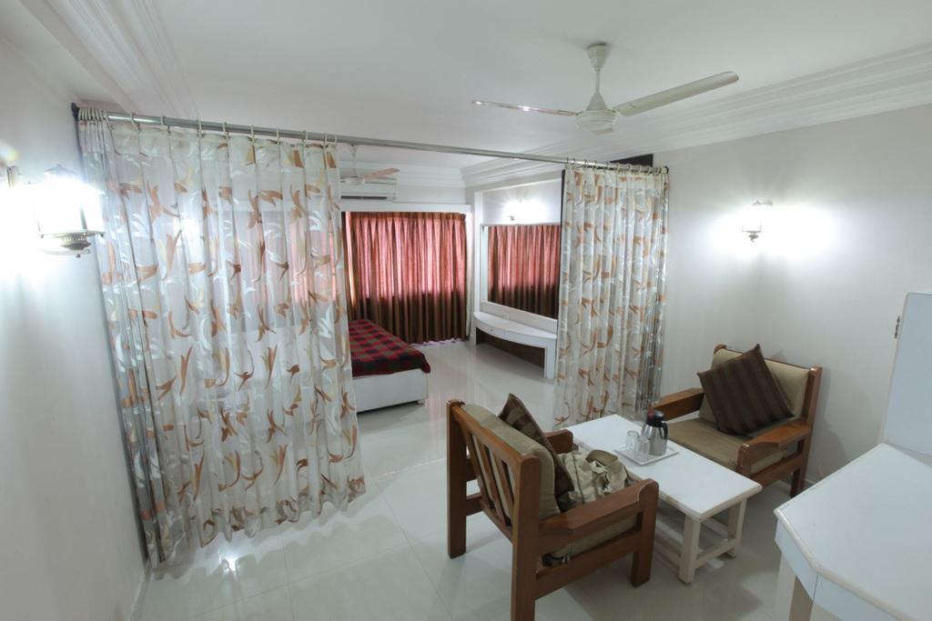 Hotel Prudent Vadodara Exterior photo