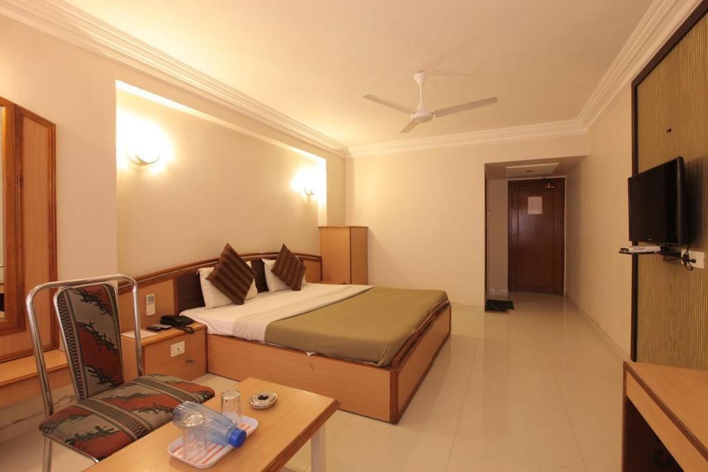 Hotel Prudent Vadodara Exterior photo