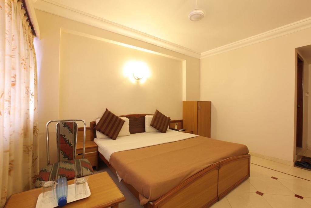 Hotel Prudent Vadodara Exterior photo