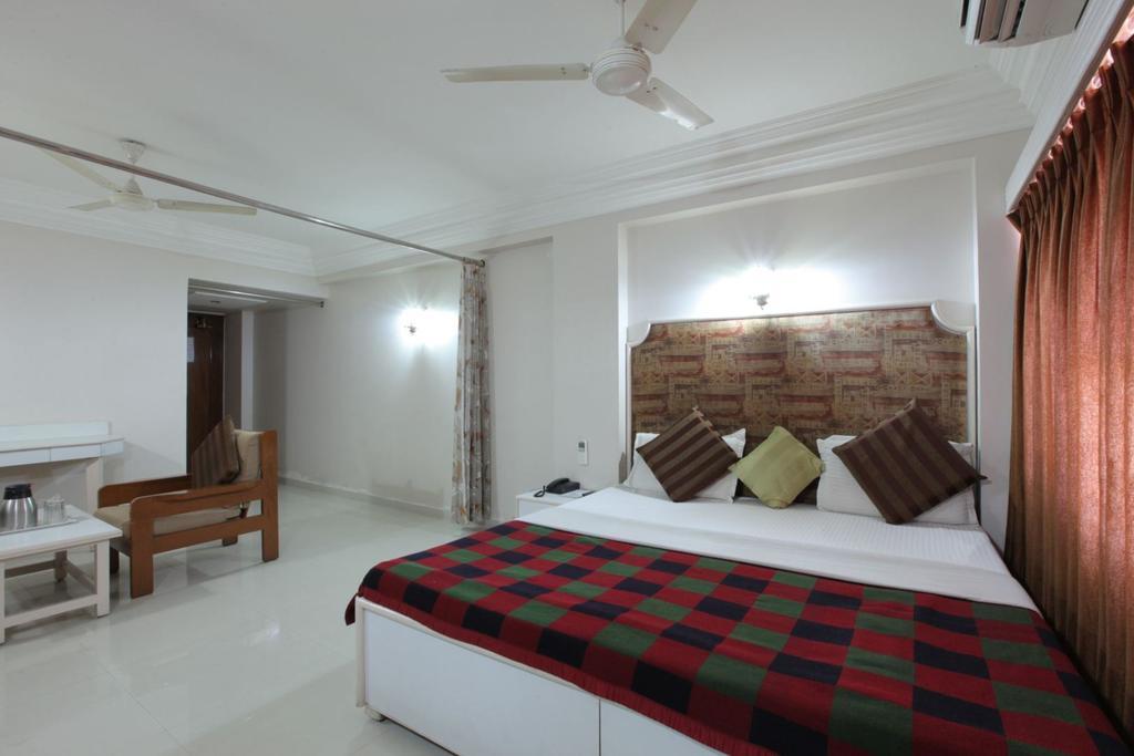 Hotel Prudent Vadodara Room photo