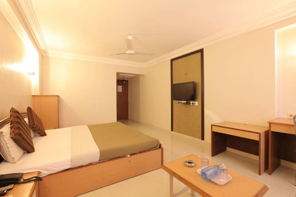 Hotel Prudent Vadodara Exterior photo