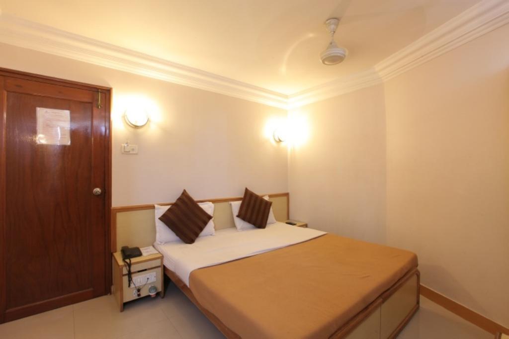 Hotel Prudent Vadodara Room photo