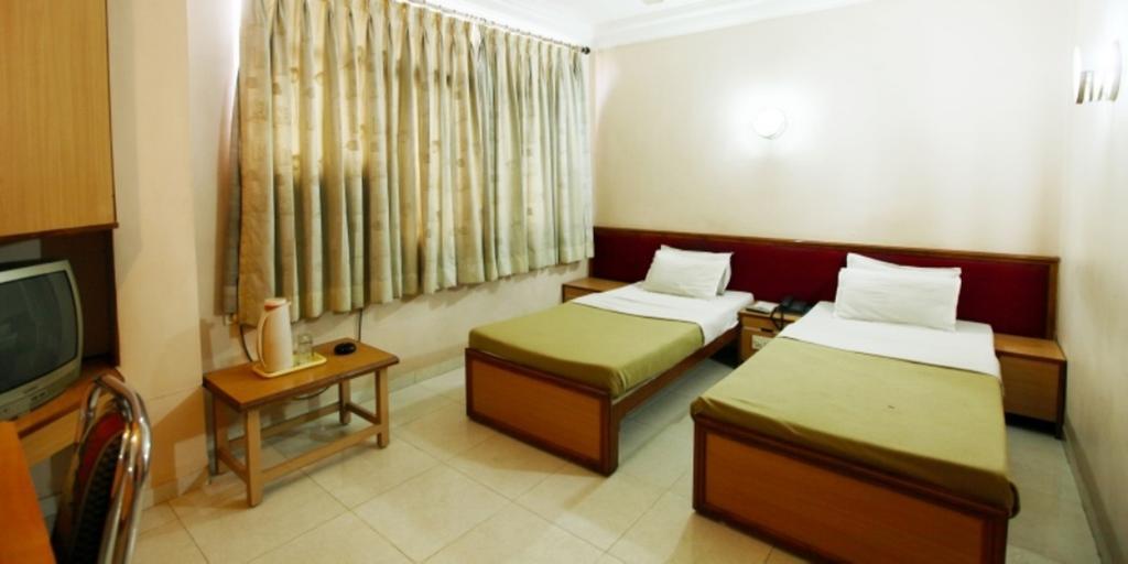 Hotel Prudent Vadodara Room photo