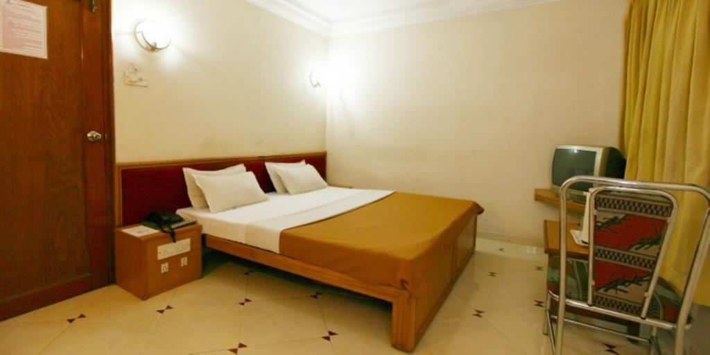 Hotel Prudent Vadodara Room photo