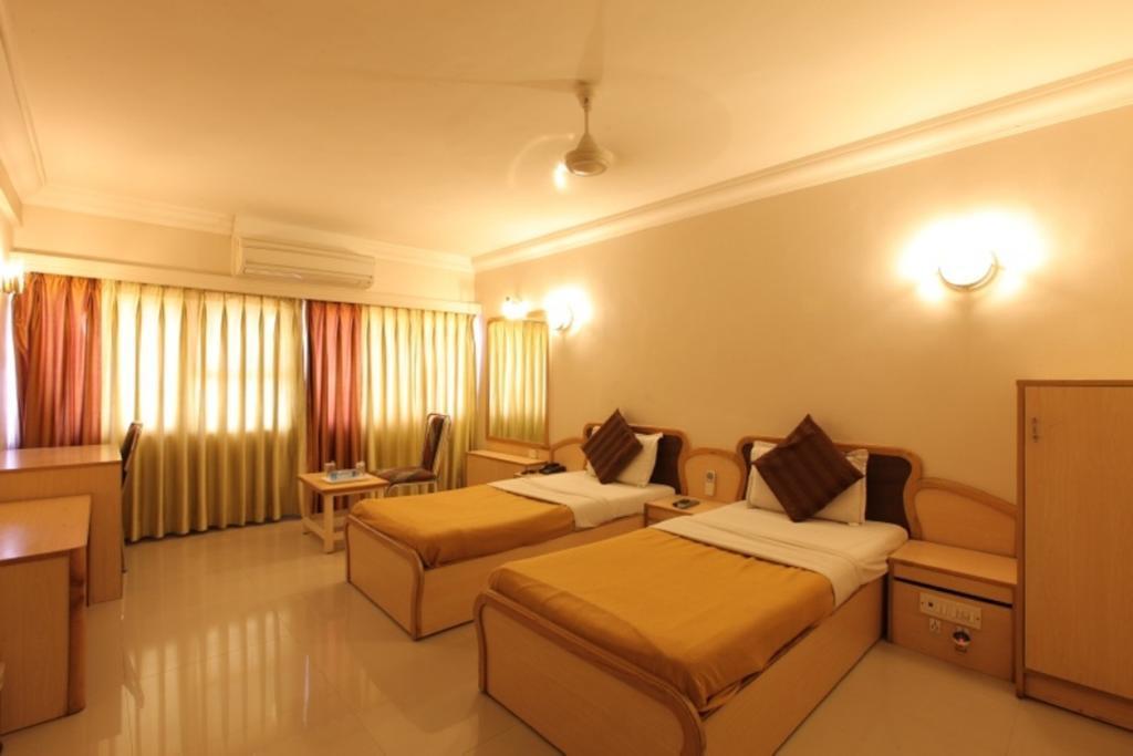 Hotel Prudent Vadodara Room photo