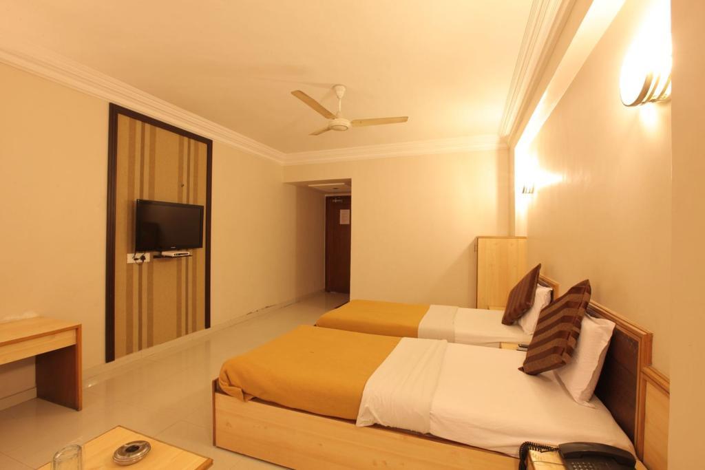 Hotel Prudent Vadodara Room photo