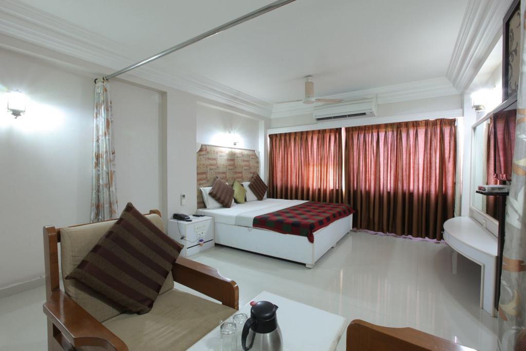 Hotel Prudent Vadodara Room photo